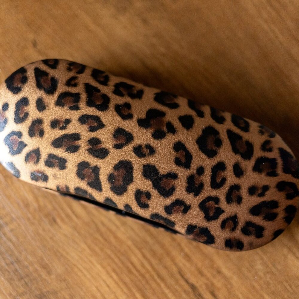 Guess Eyeglass Case Leopard Print - Picture 4 of 5